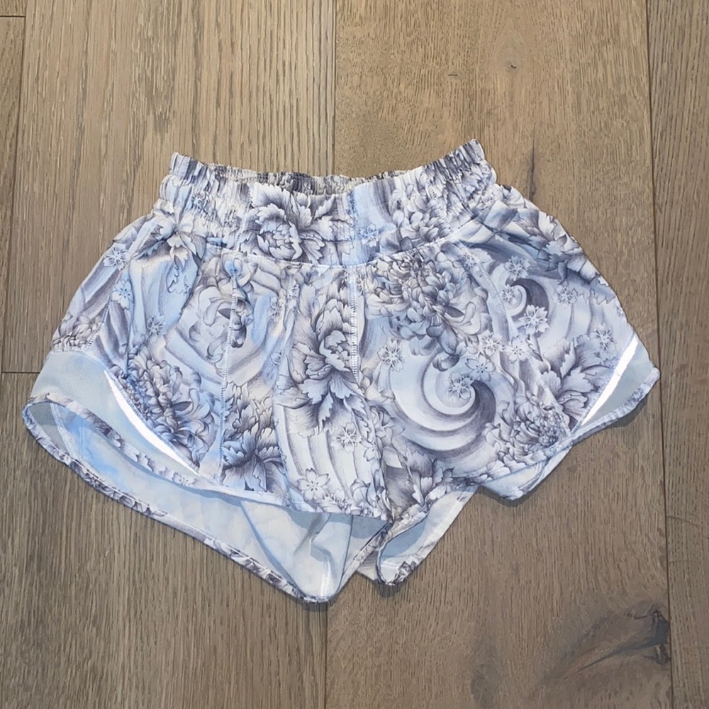Lululemon Hotty Hots - 2.5” Inseam - No longer sold!